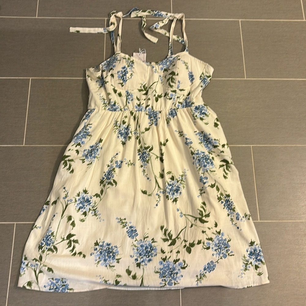 Lauren Conrad NWT flower dress. 2x